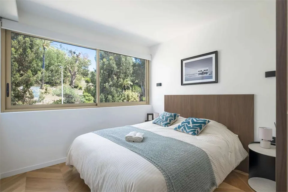 Splendid apartment with panoramic sea view – photo 8 of 12