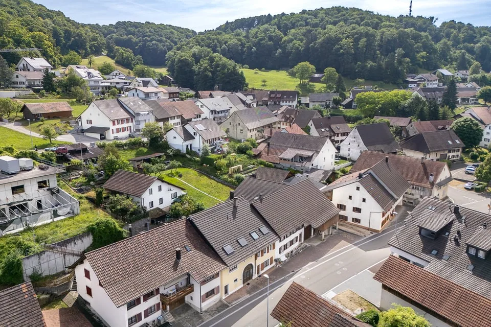 Maison d'appartements dans un village calme