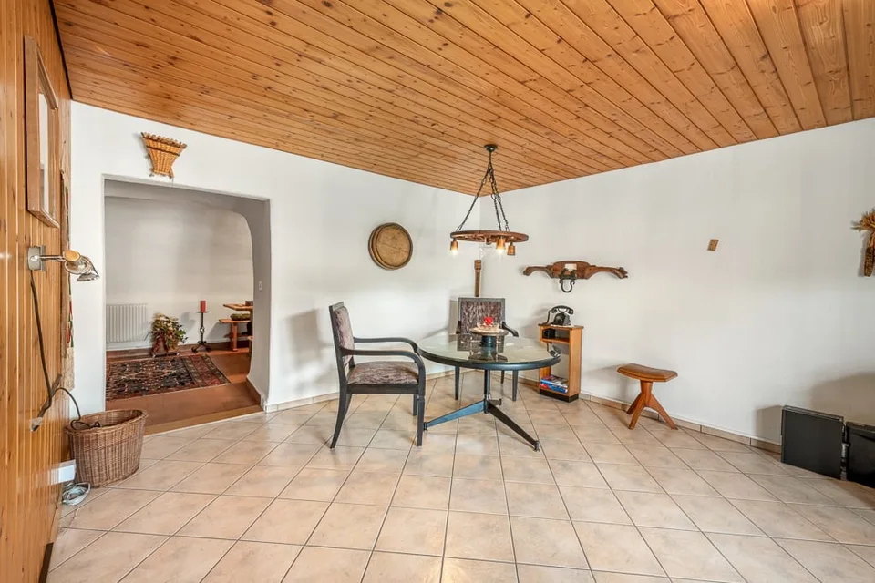 Maison d'appartements dans un village calme