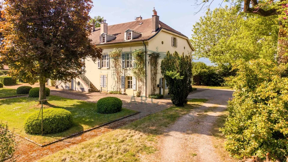 VANDÖUVRES - HERRENHAUS AUF EINEM GROßEN GRUNDSTÜCK VON ÜBER 10'000 M2