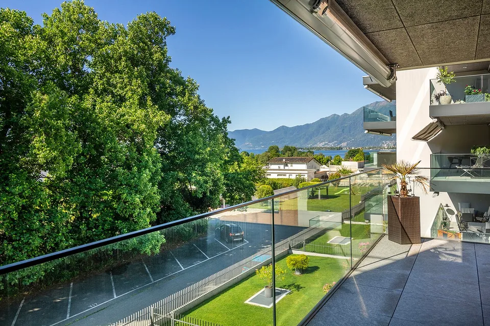 Bellissimo appartamento con terrazza e vista lago