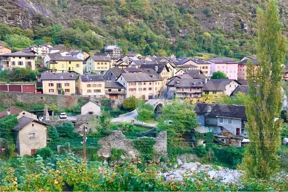 Palazzina con reddito molto interessante in vendita a Giornico