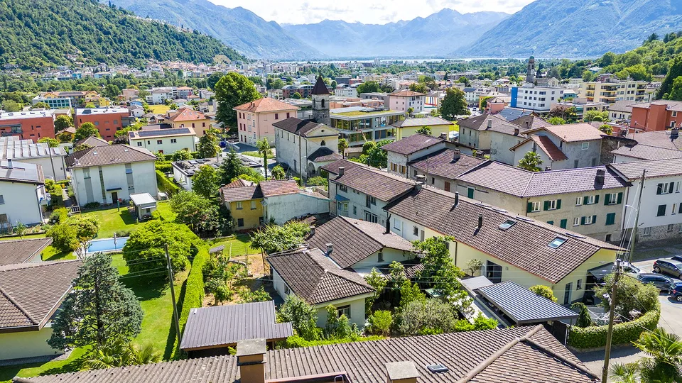 Terreno compresa casa unifamiliare completamente da rinnovare