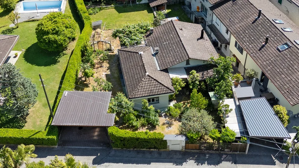 Terreno compresa casa unifamiliare completamente da rinnovare