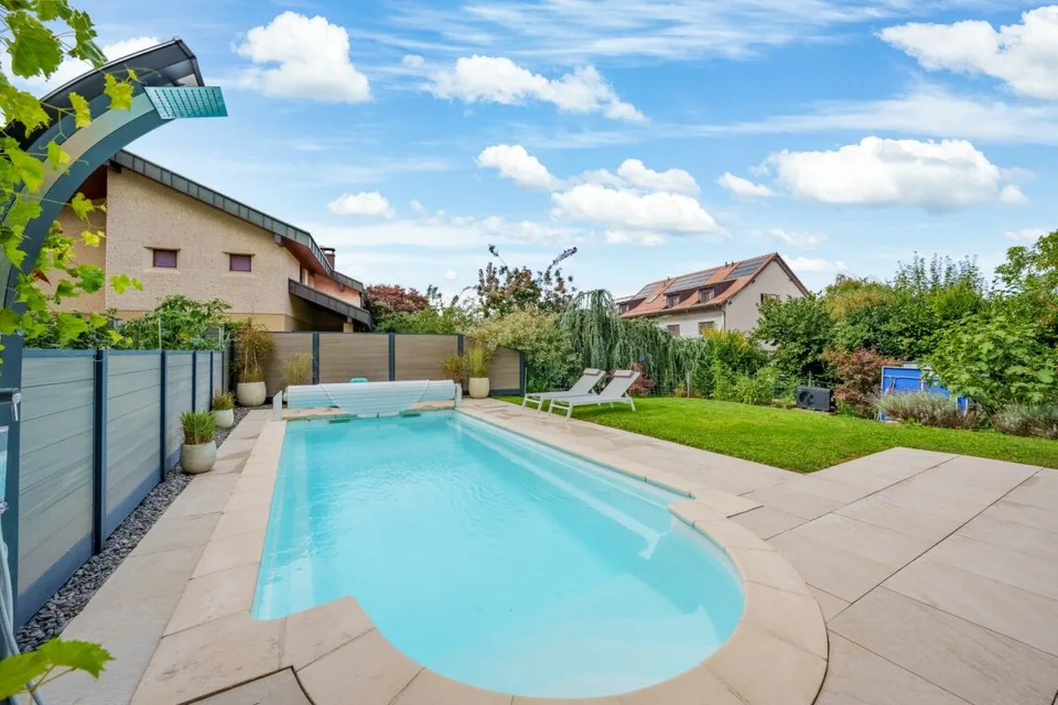 A 2 minutes de Payerne, villa d'architecte de 7.5 pièces avec piscine chauffée et jacuzzi