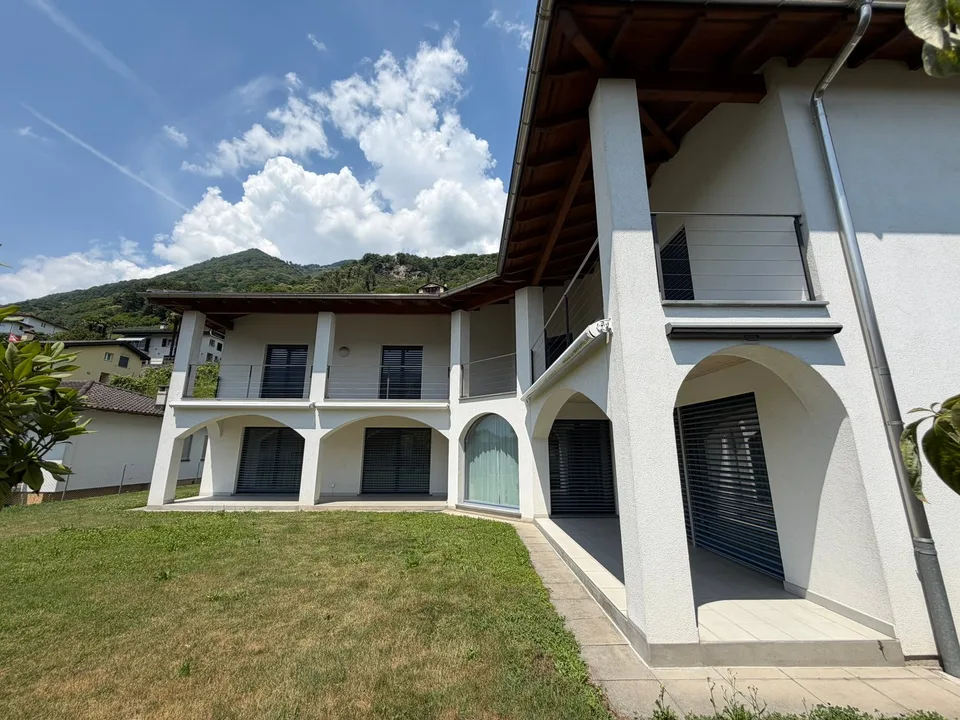 Villa bifamiliare dalle dimensioni generose