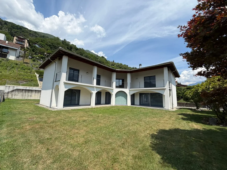 Villa bifamiliare dalle dimensioni generose