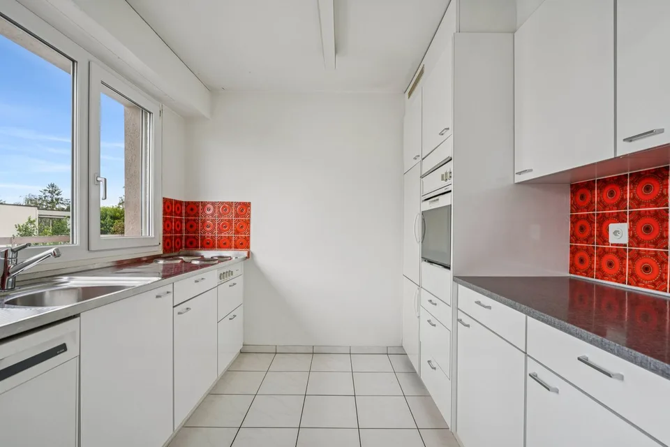 Appartement en attique lumineux avec terrasse sur le toit spacieuse