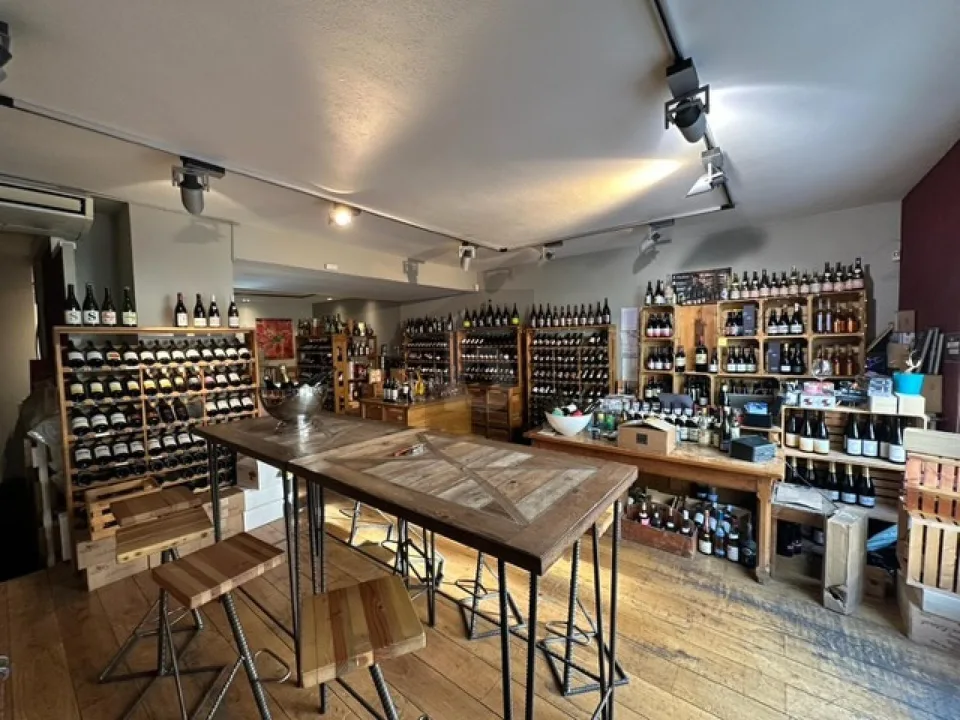 Prästiguese Weinkeller, charmantes Viertel, Carouge