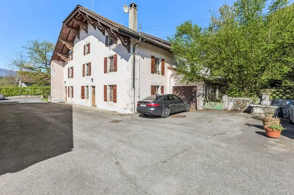 CHARME e VOLUME per questa grande casa di villaggio