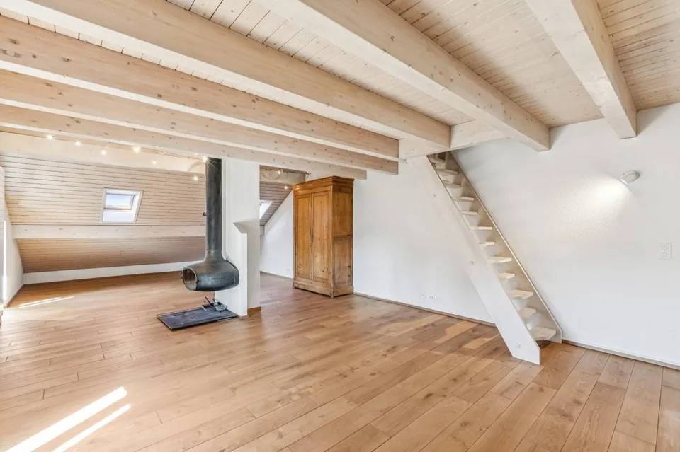 CHARM und VOLUMEN für dieses große Haus im Dorf – Foto 11 von 13