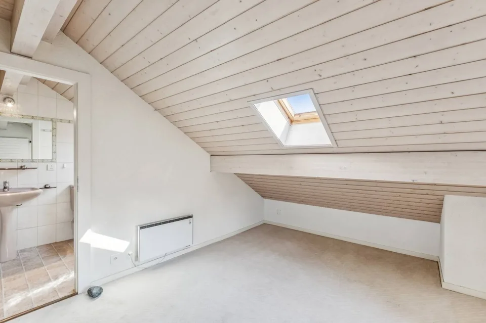 CHARM und VOLUMEN für dieses große Haus im Dorf – Foto 12 von 13