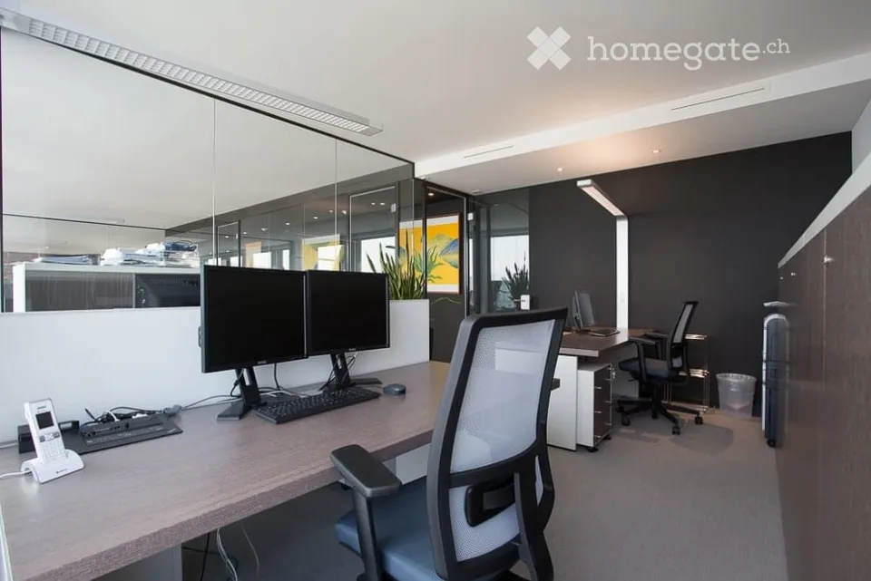 Vista magica Parktower Zug - ufficio completamente arredato (12 posti di lavoro)