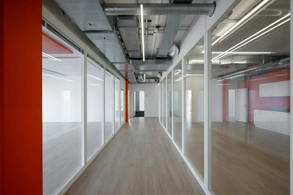 150 m2 ou 300 m2 d'espaces de bureau premium avec vue panoramique - Modernisés, climatisés, durables