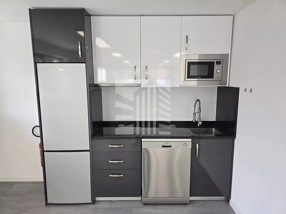 Locale moderno di 70 m² con cucina attrezzata e parcheggio – foto 6 di 11