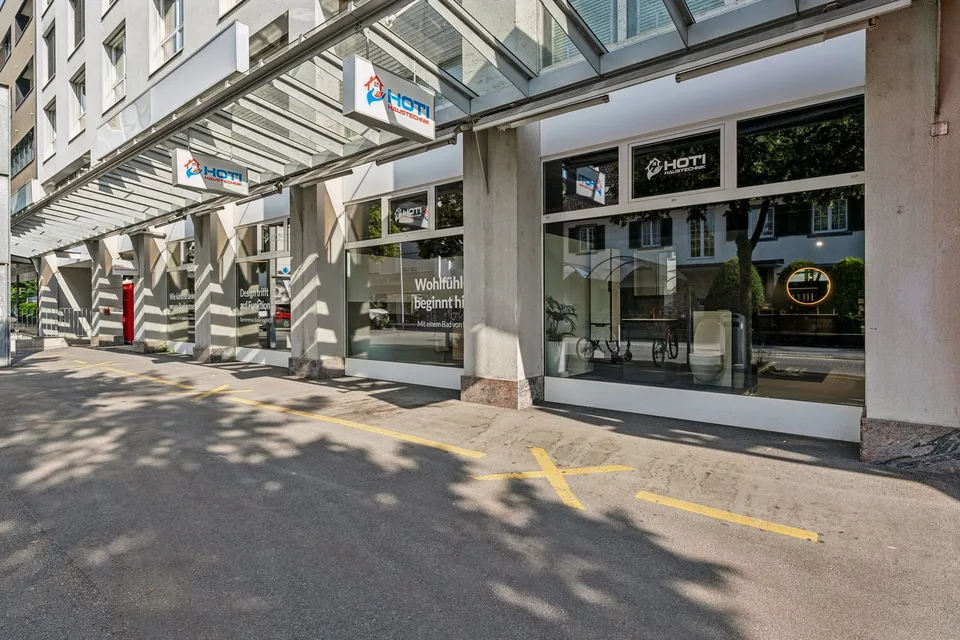 Espace de bureau / commercial au rez-de-chaussée à louer