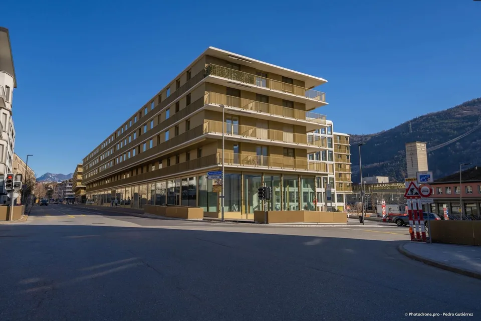 À louer ? Surface commerciale de 97 m² bénéficiant d'une visibilité exceptionnelle à Cour de Gare, Sion