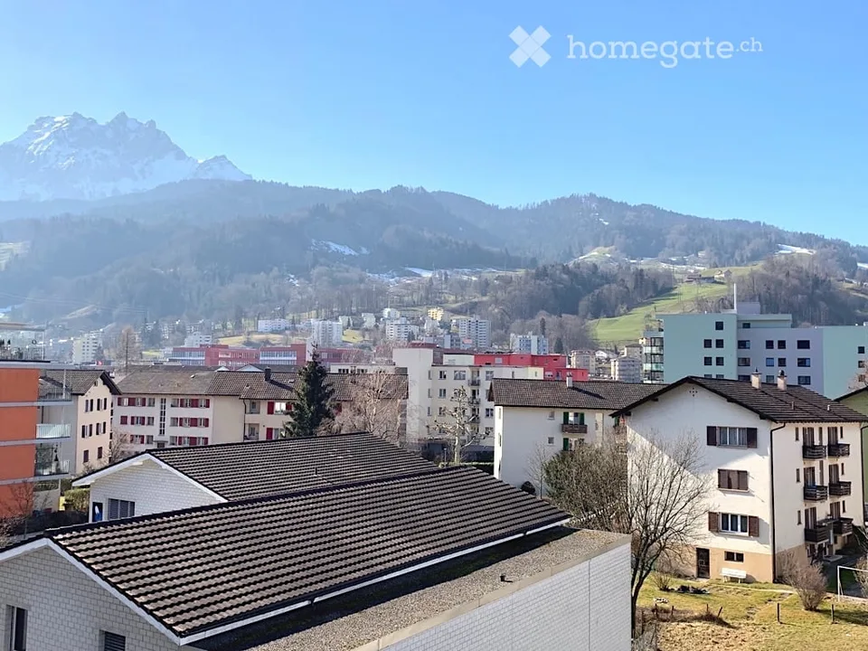 Appartement de 4 pièces rénové avec balcon et belle vue à Horw