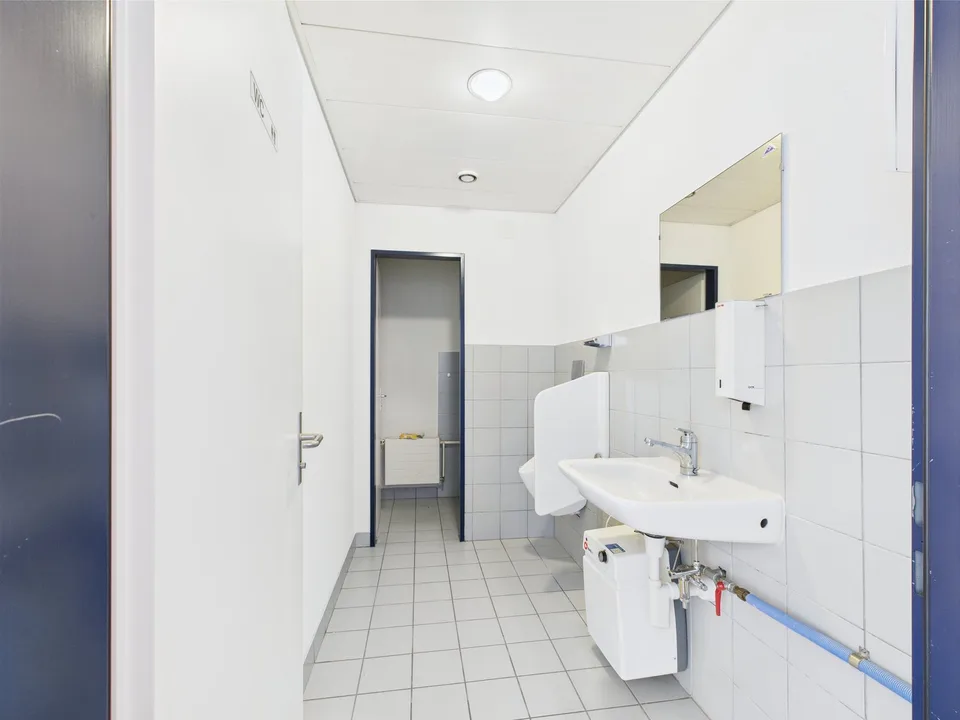 350m2 Modern Office Space in Central Murten – photo 6 of 21