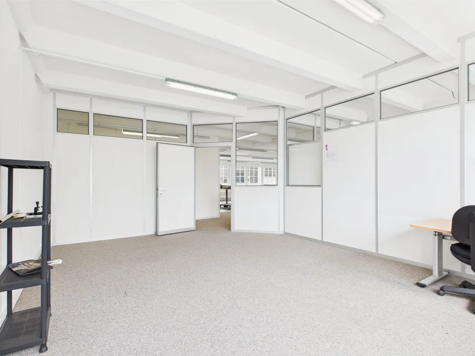 350m2 Modern Office Space in Central Murten – photo 15 of 21