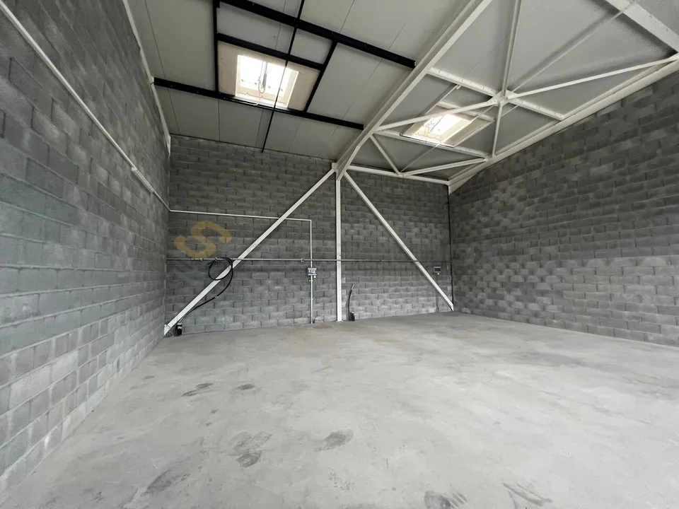 Streetbox doppia di 120m2 molto ben situata - 1° affitto offerto