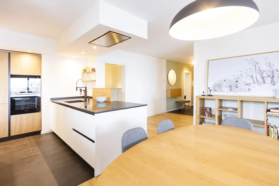 APPARTEMENT ENTIÈREMENT RÉNOVÉ EN LOCATION SEMAINE