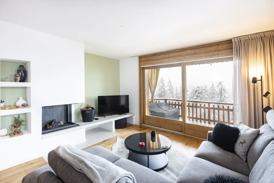 APPARTEMENT ENTIÈREMENT RÉNOVÉ EN LOCATION SEMAINE