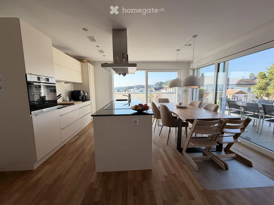 Exklusive 4.5-Zimmer-Attikawohnung mit grosser Sonnenterrasse
