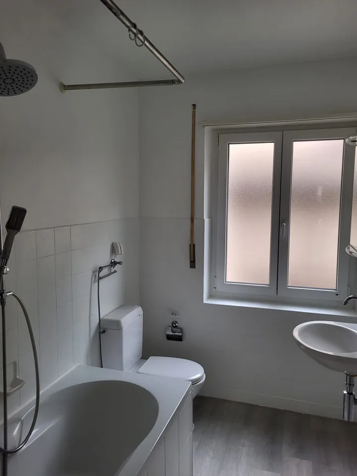 Wunderschöne 4.5-Zimmer-Wohnung in Saint-Imier renoviert – Foto 11 von 13