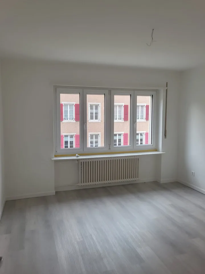 Wunderschöne 4.5-Zimmer-Wohnung in Saint-Imier renoviert – Foto 8 von 13