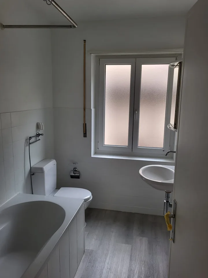 Wunderschöne 4.5-Zimmer-Wohnung in Saint-Imier renoviert – Foto 12 von 13