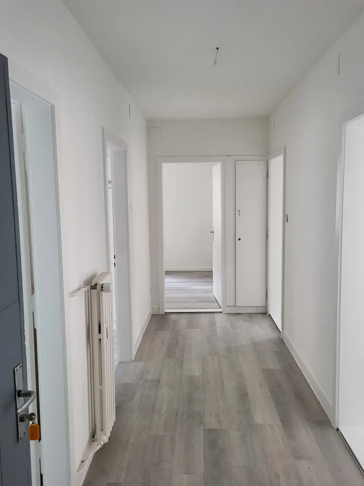 Wunderschöne 4.5-Zimmer-Wohnung in Saint-Imier renoviert – Foto 13 von 13