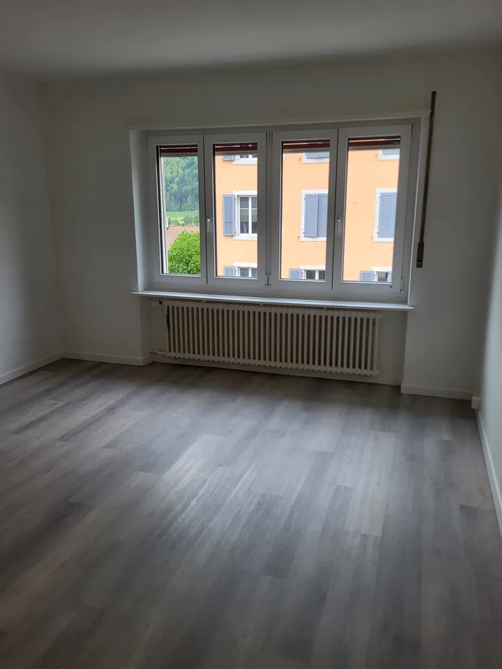 Wunderschöne 4.5-Zimmer-Wohnung in Saint-Imier renoviert – Foto 7 von 13