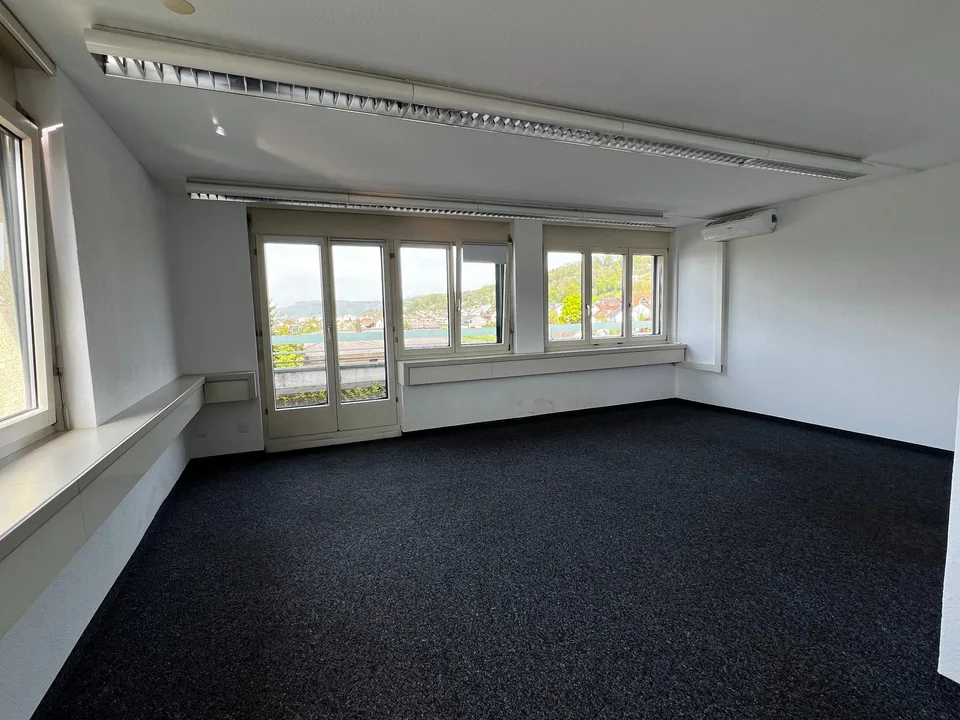 Helles Eck-Büro mit Weitsicht Nr. VII / 3. OG