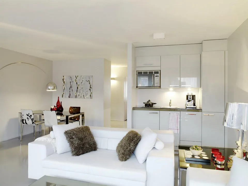 Due camere Senior, balcone, cucinino - Appartamento arredato con pulizia settimanale inclusa