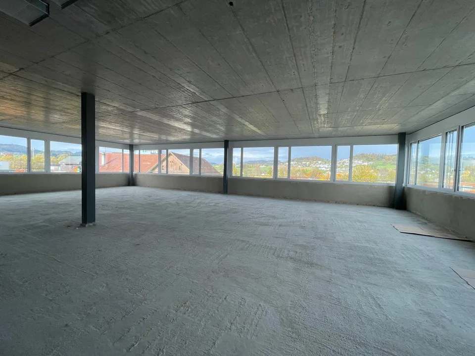 Edificio commerciale Rüti - spazi commerciali moderni e versatili