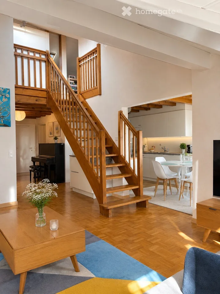 Lumineux 4.5 pièces +  mezzanine attique rénové, Chéserex VD