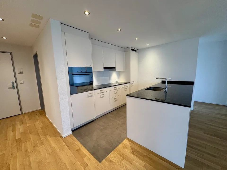 MODERNE WOHNUNG MIT GROSSEM BALKON AN IDYLLISCHER LAGE