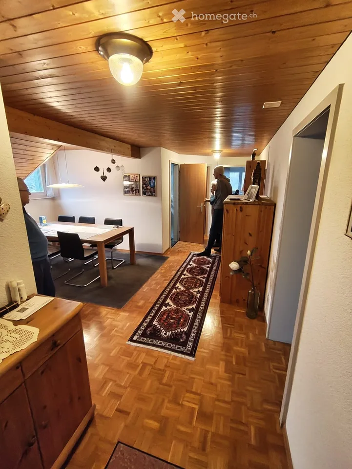Sehr grosszügige, 3.5 Zimmer Dachwohnung zum Top-Preis