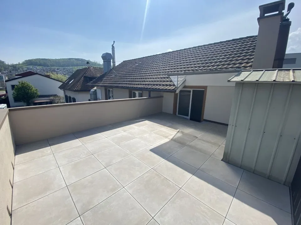 Heimelige Atmosphäre und eine grosse Terrasse zum entspannen