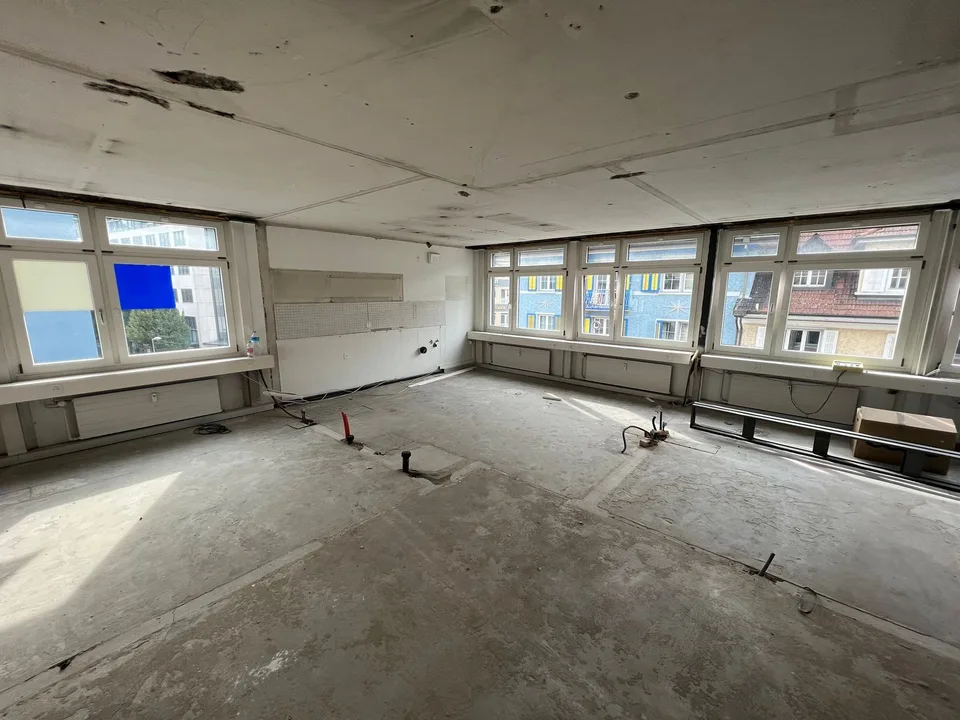 Espace de bureau et commercial central en construction brute à louer – photo 7 sur 11