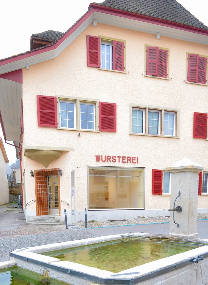 Ladenlokal im Erdgeschoss eines charmanten Altbaus in Erlach – sofort verfügbar