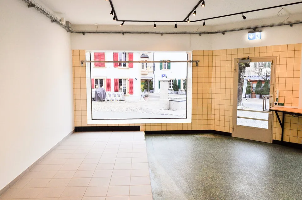 Ladenlokal im Erdgeschoss eines charmanten Altbaus in Erlach – sofort verfügbar