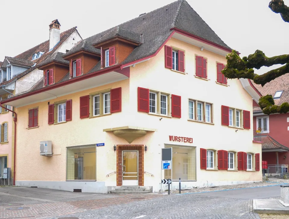 Ladenlokal im Erdgeschoss eines charmanten Altbaus in Erlach – sofort verfügbar