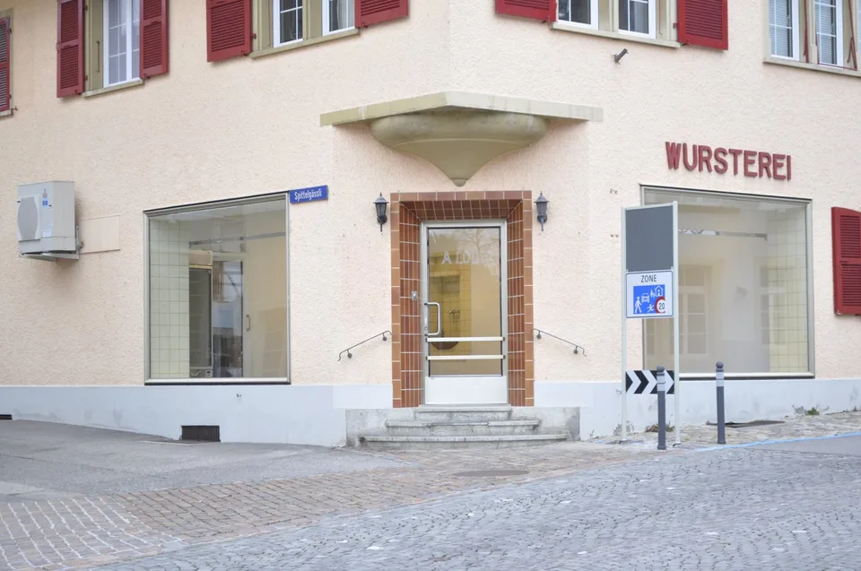 Ladenlokal im Erdgeschoss eines charmanten Altbaus in Erlach – sofort verfügbar