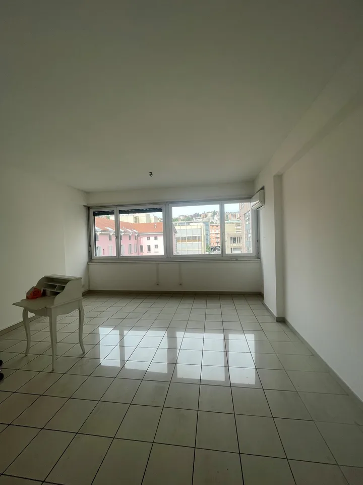 Bureau de 3,5 pièces dans un quartier central et fréquenté