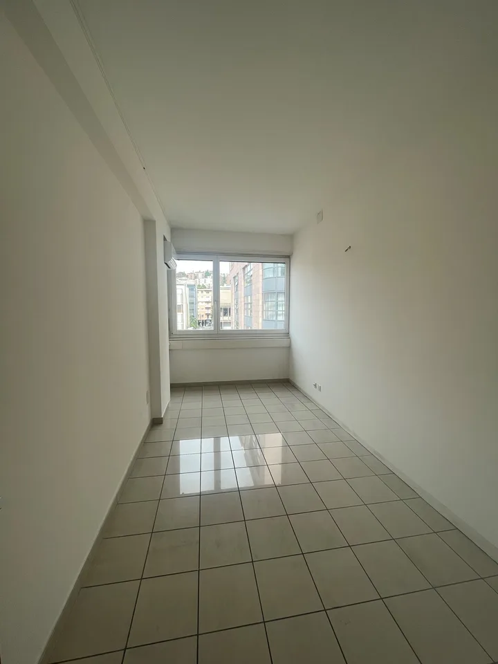 Bureau de 3,5 pièces dans un quartier central et fréquenté