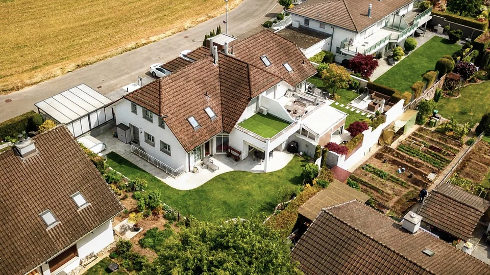 Ihr neues Zuhause mit Gartenparadies - 8.5-Zimmer-Doppeleinfamilienhaus in Unterengstringen