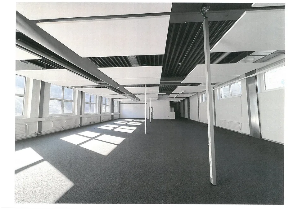 Büroflächen 270 m2 und 393 m2 in Einkaufscenter zu vermieten