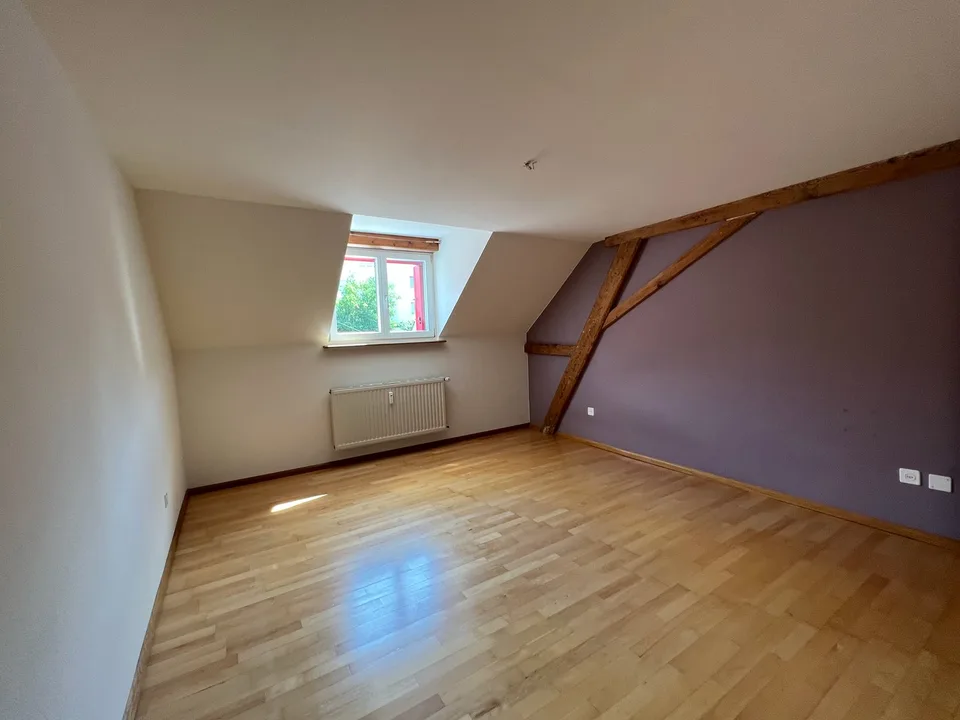 Haus-im-Haus-Feeling: Grosszügige 4-Zimmer-Maisonette-Wohnung in Binningen